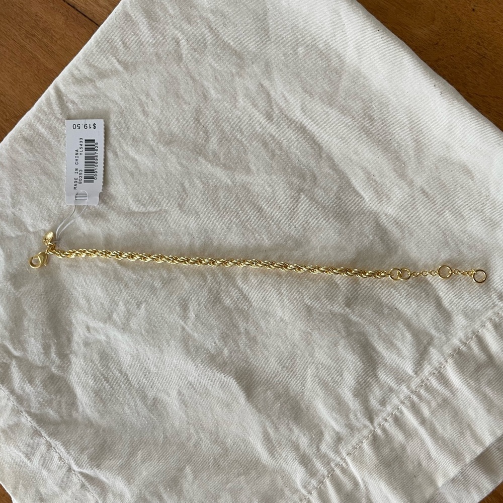 Elegant Gold Chain Bracelet